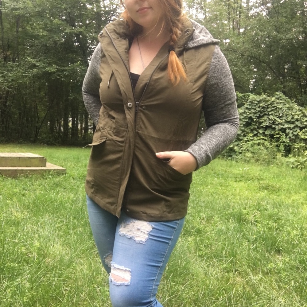 Olive lightweight Hooded Jacket - Picture 6 of 7